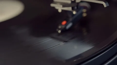 Turntable with a vinyl disk 库存影片 71474528