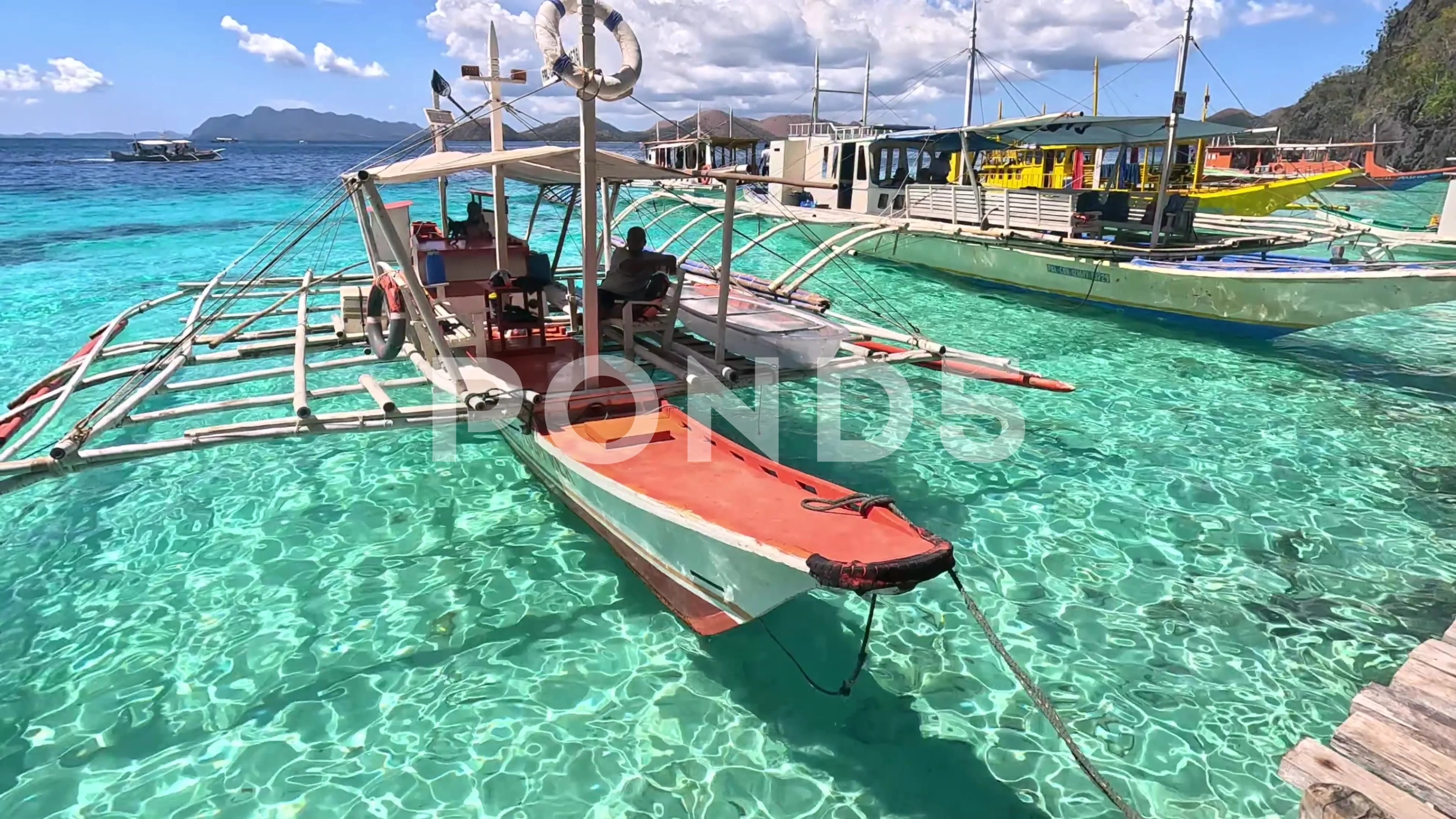 https://images.pond5.com/turquiose-crystal-clear-water-coron-footage-234390546_prevstill.jpeg