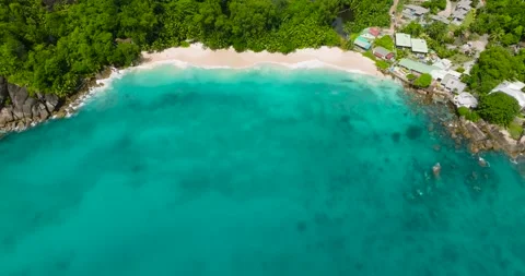 Turquoise bay with a blend of greenery and coastal houses. Seychelles, Mahe. 스톡 동영상 345379229