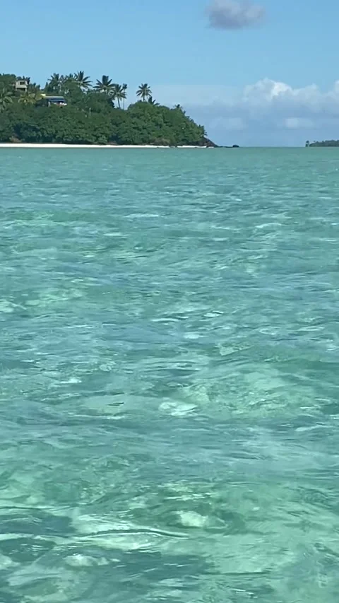 Turquoise lagoon in Maupiti Stockbeeldmateriaal 344307752
