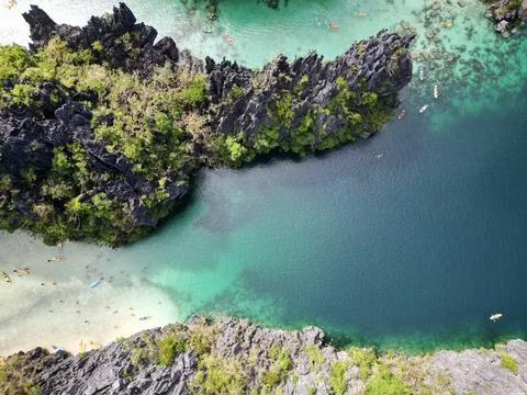Turquoise lagoons and dramatic limestone cliffs in El Nido, Palawan Stock Photos