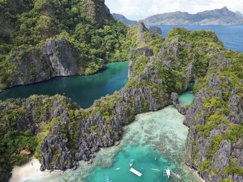 Turquoise lagoons and dramatic limestone cliffs in El Nido, Palawan Stock Photos