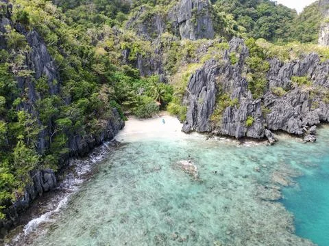 Turquoise lagoons and dramatic limestone cliffs in El Nido, Palawan Stock Photos