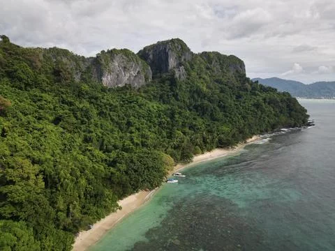 Turquoise lagoons and dramatic limestone cliffs in El Nido, Palawan Stock Photos
