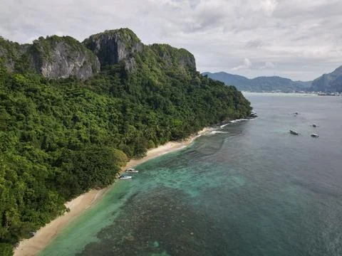 Turquoise lagoons and dramatic limestone cliffs in El Nido, Palawan Stock Photos