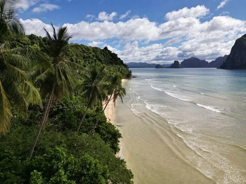 Turquoise lagoons and dramatic limestone cliffs in El Nido, Palawan 库存照片