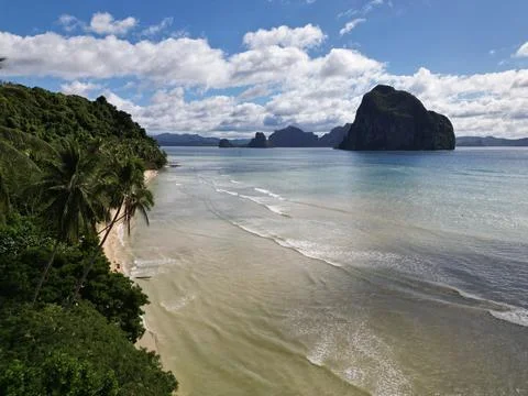 Turquoise lagoons and dramatic limestone cliffs in El Nido, Palawan Stock Photos