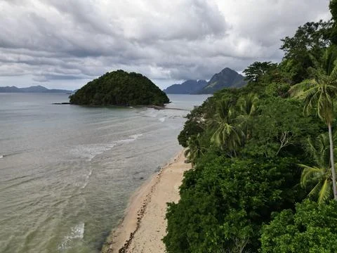 Turquoise lagoons and dramatic limestone cliffs in El Nido, Palawan 库存照片