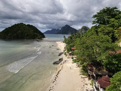 Turquoise lagoons and dramatic limestone cliffs in El Nido, Palawan Stock Photos