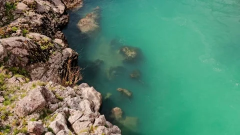 Turquoise Moraca River water with rocks, Podgorica Montenegro 库存影片 333641948