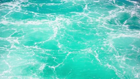 Turquoise ocean waves churning with white foam under bright sun, shifting f.. Stock-Footage 348283166