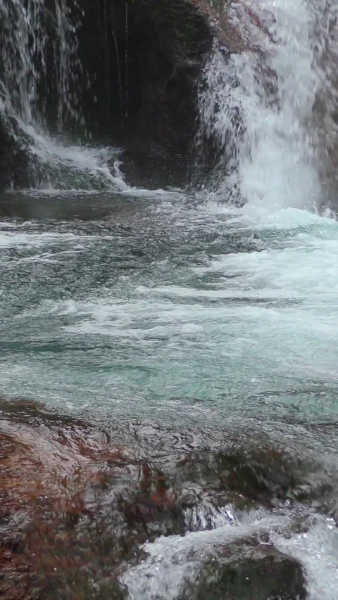 Turquoise Pool Below Small Waterfall Vertical Video 库存影片 346191987