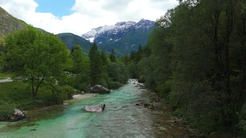 Turquoise Soca River Flowing Through Trenta Valley In Slovenian Alps Vidéo 336744016