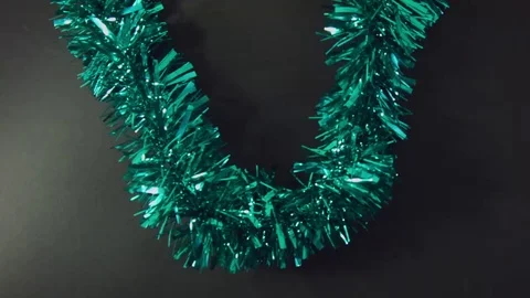 Turquoise Tinsel hanging Vidéo 69234361