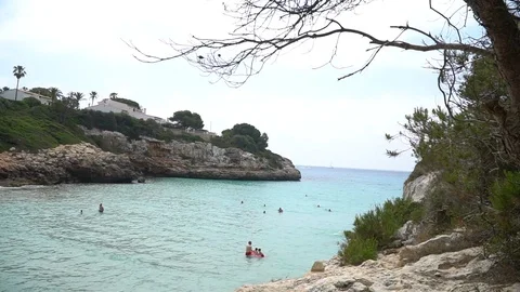 Turquoise water small beach 動画素材 128348091