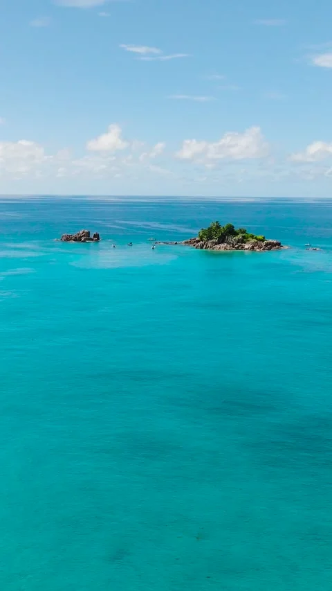 Turquoise waters surrounding a tiny island. Praslin, Seychelles. Stock Footage 314808019
