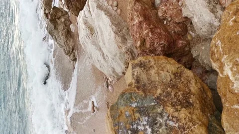 Turquoise waves roll over the beach. Video stock 147734910