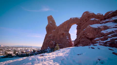 Turret Arch Sun Rays Pan Left Slow 動画素材 59914644