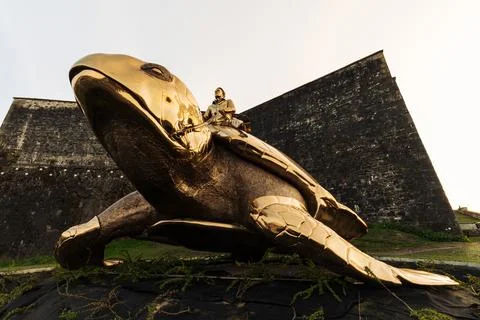 The turtle Searching for utopia statue Stock Photos