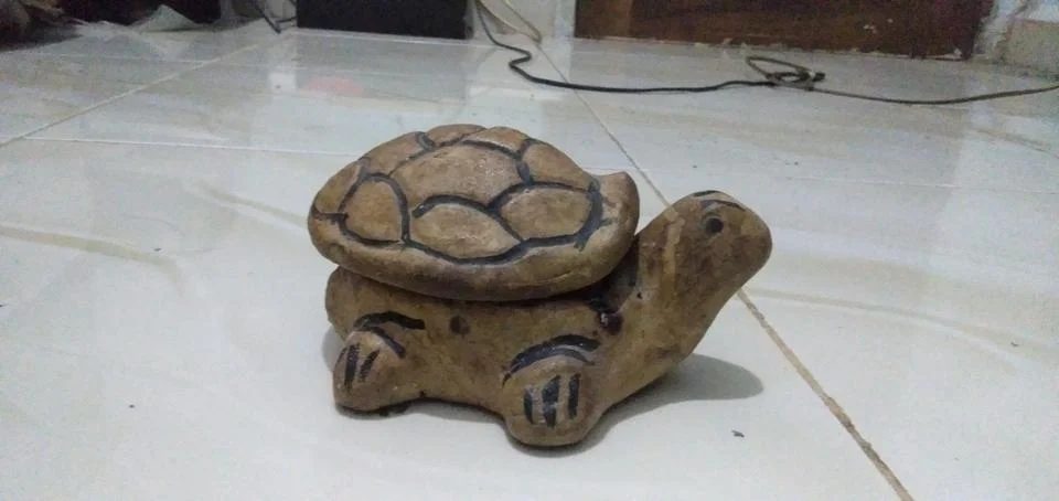 Turtle-shaped ashtray Stock Photos