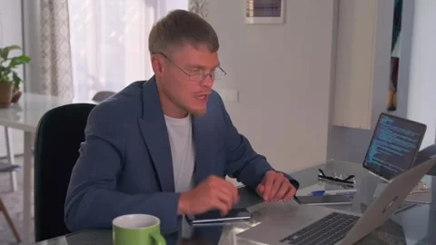 Tutor explains algorithms, using gestures and tablet during online lesson. Stock-Footage 294175385
