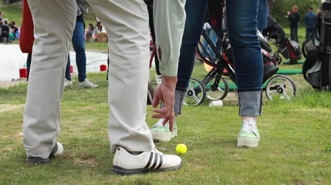Tutor explaninig golf game 스톡 동영상 62648018