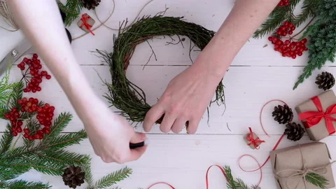 Tutorial Christmas wreath of blueberry branches. Step by step video instruction. Stock Footage 139890581
