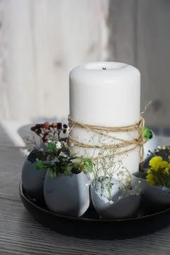 Tutorial How to make Easter table decoration with egg shells step by step Fotos de archivo