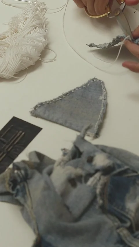 Tutorial showing DIY sewing triangle denim cut-outs into Christmas tree ornament Video stock 294921411