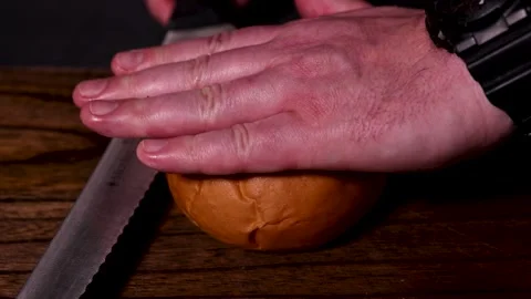 Tutorial on slicing a bread roll, for home cooks and bakers. Focus on technique 動画素材 277641989