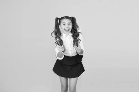 Tutorials for little hands. Crafts for elementary school kids. Schoolgirl hold 스톡 사진