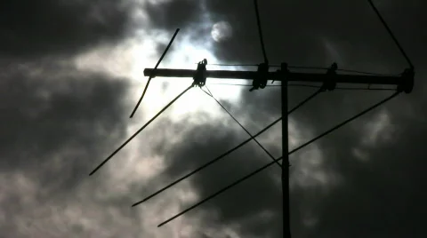 TV aerial and thunderclouds 動画素材 375110