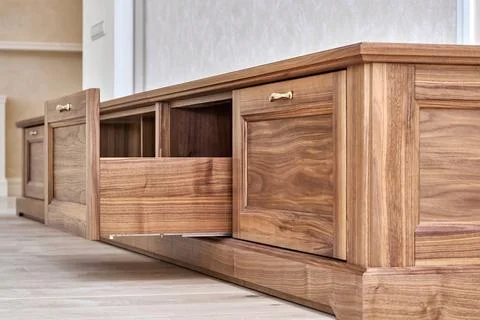 TV cabinet of veneer and solid walnut Foto stock