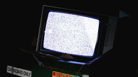 TV with static in dumpster Stockbeeldmateriaal 956040