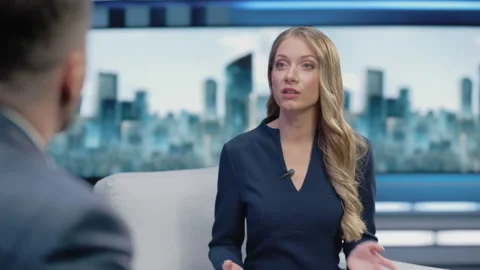 TV Talk Show Presenter Interview Guest Vídeos de archivo 170399172