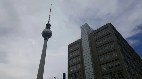 TV tower and building at Alexanderplatz on a cloudy day, low angle shot, Berlin Vídeos de archivo 80280628