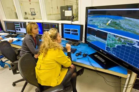 TVC TEST LAB/HARDWARE IN THE LOOP FACILITY FLIGHT SIMULATION CONTROL ROOM ... Foto stock