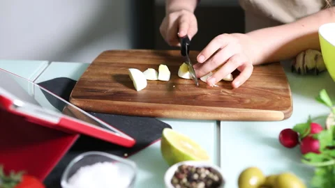 Tween cooking according the tutorial of online virtual master class, And looking Video stock 148073789