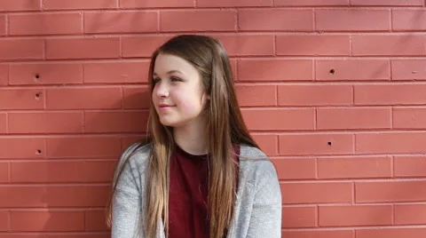 Tween looking to side and then looking at camera, video Video stock 61513411