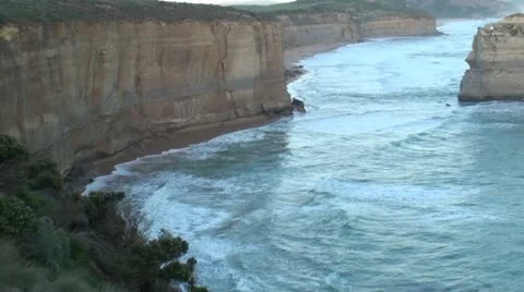 Twelve Apostles collection - Close up on left twelve apostles waves then zoom Vídeo Stock 11161548
