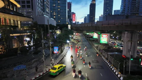 Twilight to blue hour time-lapse of traffic on N Sathon Road in Bangkok Stock Footage 291644973