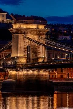 Twilight in Budapest, the Chain Bridge over the Danube, the reflection of n.. Stock Photos