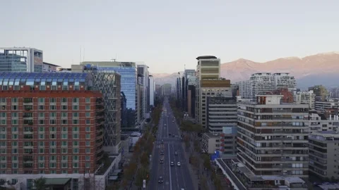 Twilight drone flight down Apoquindo corridor toward Andes Santiago Chile Vídeos de archivo 334637251