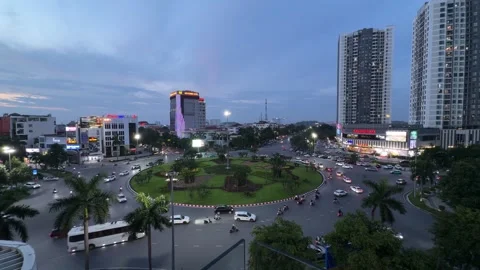 Twilight to Night Timelapse of Busy Roundabout in Bac Ninh City. Stock Footage 340171664
