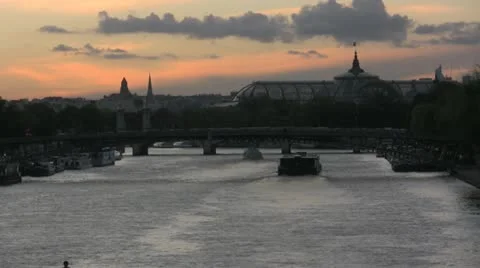 Twilight over the Seine Video stock 20468827