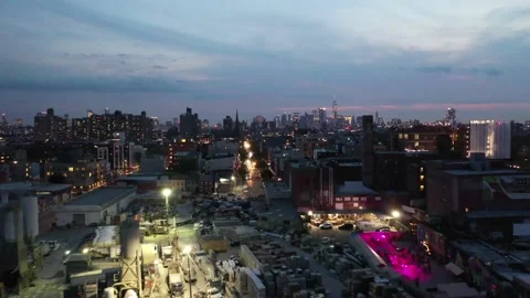 Twilight rooftops and the Manhattan skyline from Bushwick Stock-Footage 154614033