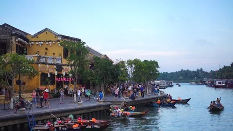 Twilight on Thu Bon river with floating lanterns, boats and people Stock Footage 90176583