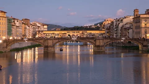 Twilight timelapse of Florence bridges Video stock 130749779