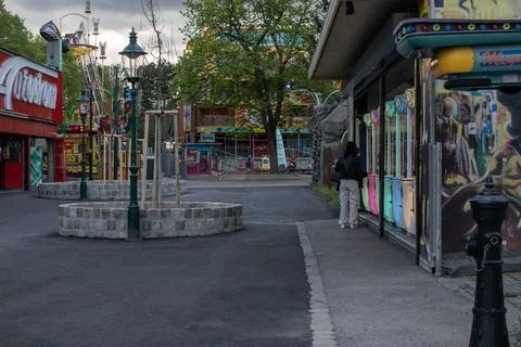Twilight tranquility exploring vienna's serene amusement park Stock Photos