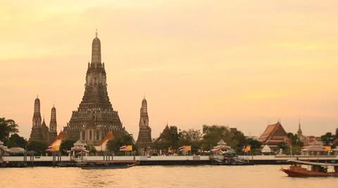 Twilight view of Wat Arun across Chao Phraya River Stock Footage 48276749